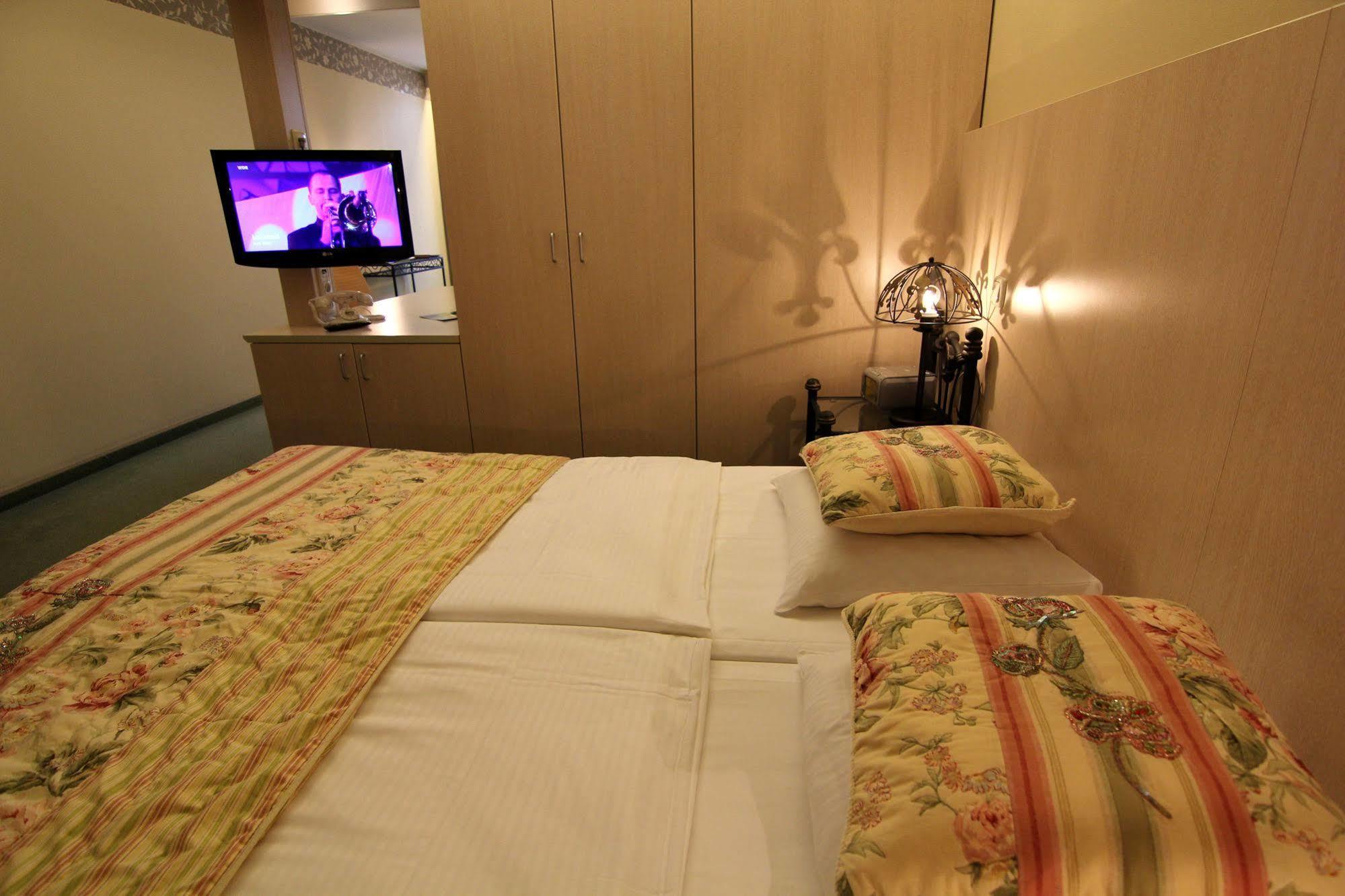Restaurant Oolderhof Bv Hotel โรมอนด์ ภายนอก รูปภาพ